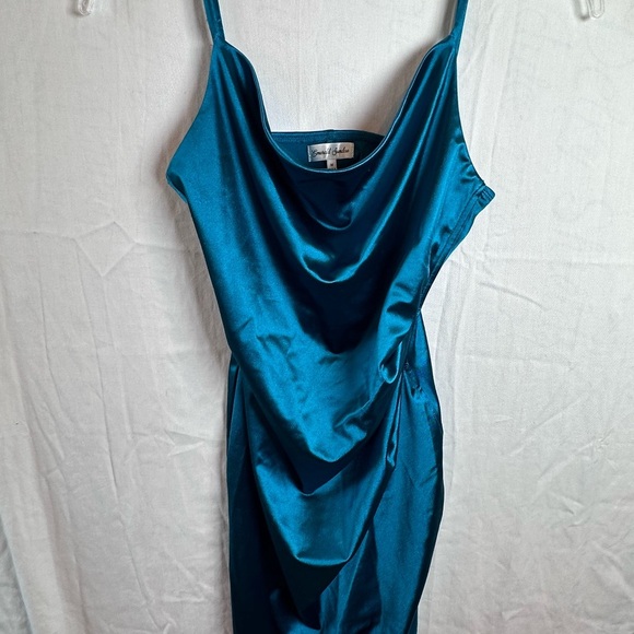 Emerald Sundae
Women's Satin Mini Bodycon
Dress SZ M - Picture 5 of 6